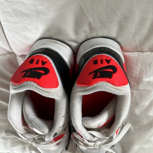 worn once, price negotiable - Picture 4 of 4